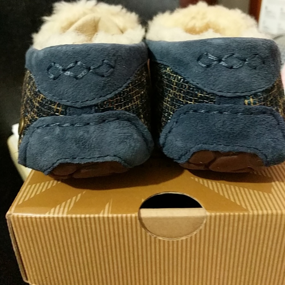 Slippers - Picture 3 of 4